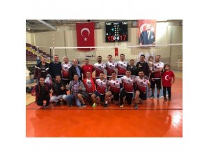 Isparta’da öğretmenlerin filedeki şampiyonu Yalvaç oldu