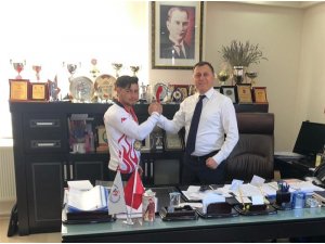 Bilek güreşinde dünya 4.’sü olan Dönmez’e, İl Müdürü Gevrek’ten destek sözü