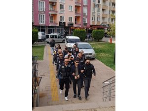 Barmen göçmen kaçakçısı çıktı