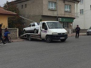 Haciz için gelenlere silahla direndi