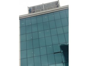 "İntiharcı şovmen" Levent’te yine intihara kalkıştı