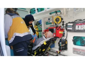 Otomobil ile motosiklet çarpıştı: 1 yaralı