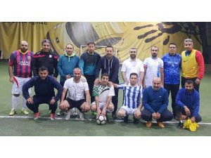 Edremit Belediyesi yöneticileri ve gazeteciler arasında dostluk maçı