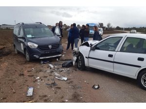 Kamu görevlerini taşıyan araç kaza yaptı: 1 yaralı