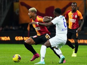Süper Lig: Galatasaray: 2 - Çaykur Rizespor: 0 (İlk yarı)