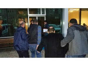 Yaraladıkları şahsı hastaneye götüren aracı kurşunlayan zanlılar tutuklandı