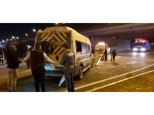 Fabrika işçilerini taşıyan minibüs kaza yaptı: 8 yaralı