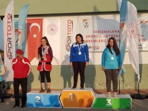 Kağıtsporlu atıcılar Bursa ve Konya’dan madalya ile döndü