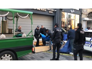 İstiklal Caddesi işçinin feci ölümü kamerada