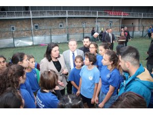 Jülide İskenderoğlu’ndan kadın futbol takımına ziyaret