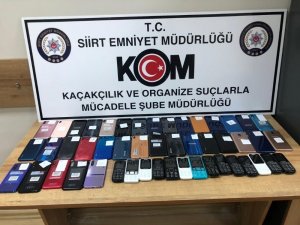 Siirt’te kaçak telefon ve sigara ele geçirildi