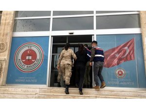 Dilenci kılığına giren hırsız kadınlar, 24 saat dolmadan yakalandı