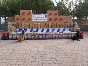 Kargo aracındaki milyonluk tütün sevkiyatını jandarma önledi