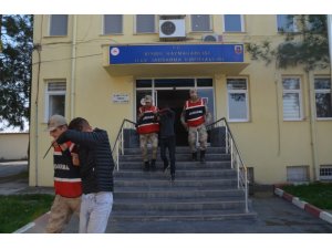 Ziynet eşya ve para çalan hırsızlar detaylı kamera incelemesi sonucu yakalandı