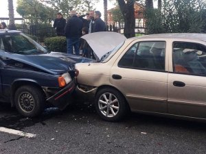 4 araç birbirine girdi