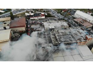 Arnavutköy’de mobilya imalat fabrikasında korkutan yangın
