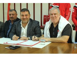Elazığspor’da Levent Eriş imzayı attı