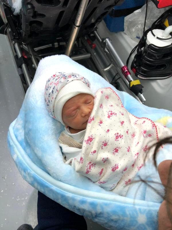 Çöp konteynerinin yanında terk edilmiş bebek bulundu