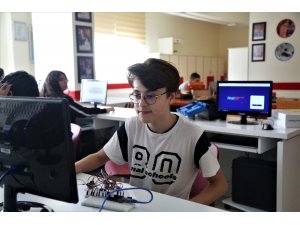 Kalbine bilim ve edebiyat "şifa" oluyor