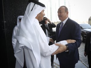 Çavuşoğlu Katar'da mevkidaşı Al Sani ile görüştü