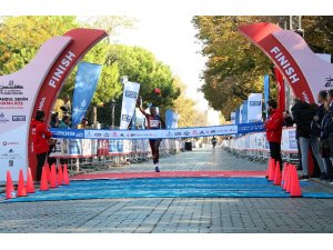 Vodafone 41. İstanbul Maratonu’nu kazanan isimler belli oldu