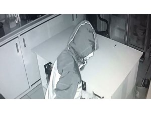 Kantindeki hırsızlık girişimi kameraya yakalandı