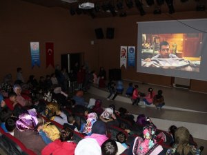 Yunak Kaymakamlığının üniversite öğrencileri için sinema etkinliği