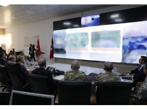 Cumhurbaşkanı Erdoğan, Şanlıurfa’da İleri Müşterek Harekat Merkezini ziyaret etti, Barış Pınarı Harekatı ile ilgili brifing aldı.