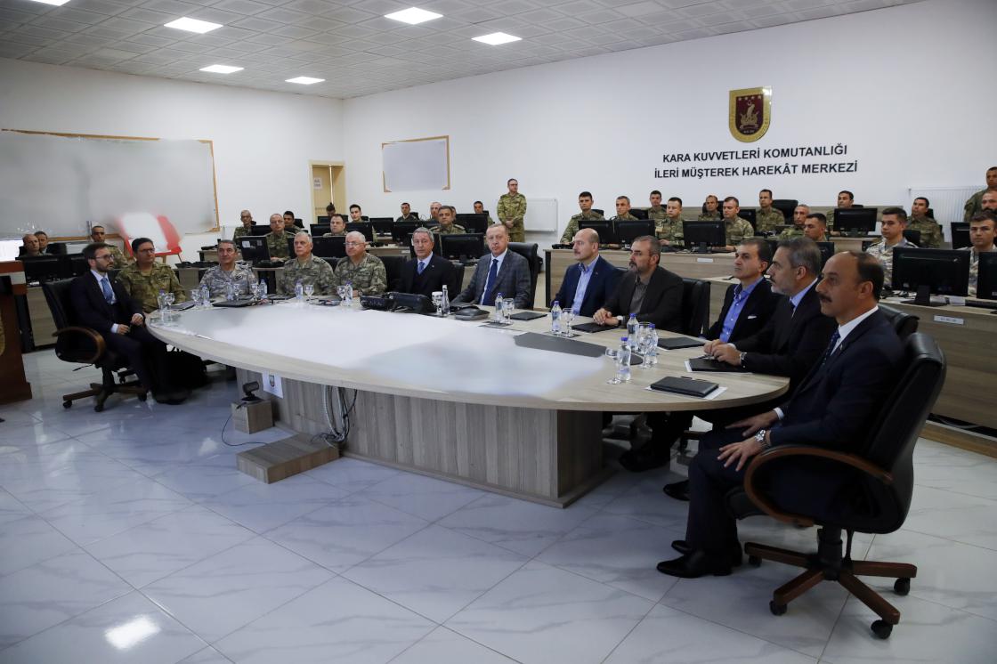 Cumhurbaşkanı Erdoğan, İleri Müşterek Harekat Merkezi'ni ziyaret etti