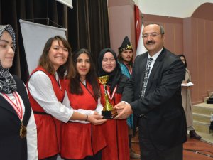 SÜ'de Geleneksel Okçuluk Kupası madalya töreni