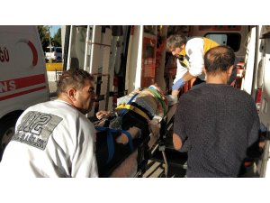 Samsun’da evine balkondan iple sarkarak girmek isteyen yaşlı adam düşerek ağır yaralandı