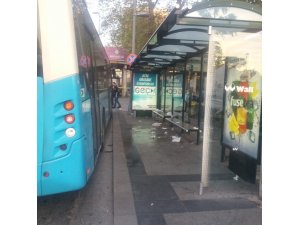 Beşiktaş’ta otobüs durağa daldı: 5’i ağır 15 yaralı