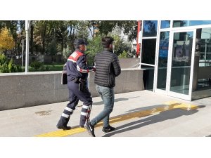 Yayaya çarpıp kaçan sürücü adliyeye sevk edildi