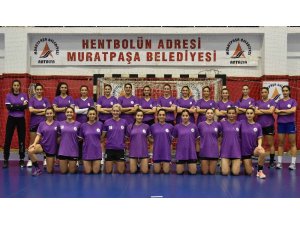 Muratpaşa Belediyespor kadın hentbol takımı farka gitti
