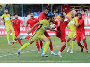 Menemenspor - Ümraniyespor maçında kural hatası iddiası