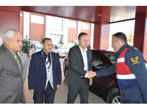 Dereye düşen otomobildeki 2 öğretmen ağır yaralandı