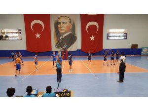 Kağıtspor voleybolda dolu dizgin
