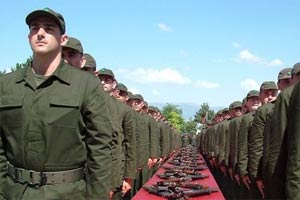 Askere gidenlere 1000 lira verilsin