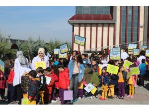 Gölbaşı'nda öğrenciler fidan dikti