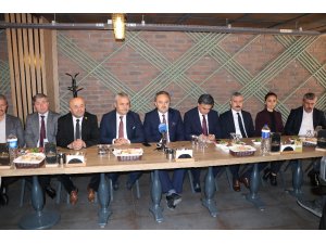 AK Parti teşkilatı basınla bir araya geldi