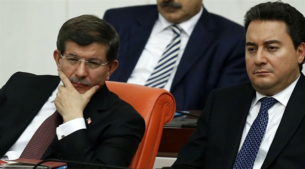 AK Parti'nin masasındaki Davutoğlu ve Babacan anketi