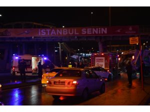 Polisleri taşıyan minibüs kaza yaptı: 3 yaralı