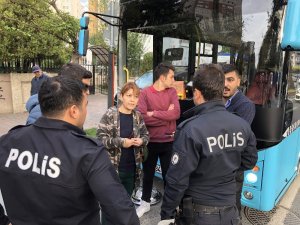 Otobüs şoförü ile yolcu arasında ilginç “para” kavgası