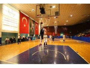 Kağıtspor’un dev adamlarından önemli galibiyet