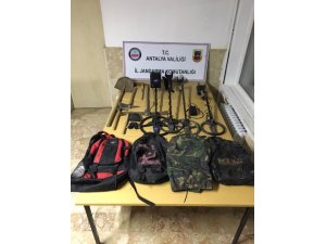 Kaçak kazı yapan 4 şahıs suçüstü yakalandı