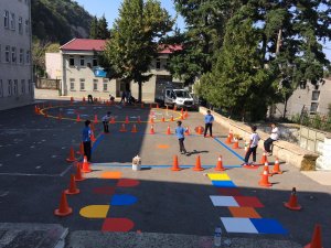 Trabzon'da ilkokulların bahçelerine geleneksel oyun olanları