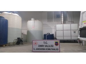 İzmir’de kaçak içki imal edilen depoya jandarmadan şok baskın