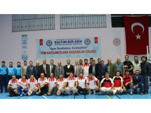 Kütahya’da 24 Kasım Öğretmenler Günü Voleybol Turnuvası