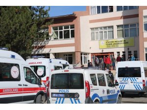 Sivas’ta 5 öğrenci zehirlenme şüphesiyle hastaneye kaldırıldı