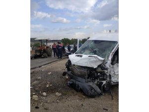 İzmir’de feci kaza: 1 ölü, 1’i ağır 3 yaralı